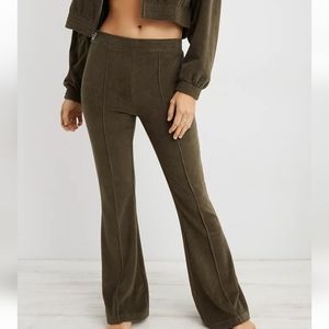 Aerie Groove-On Ribbed Velour Flare Pant XL in Nomad Olive